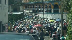 personas en un cortejo fúnebre