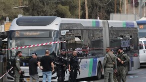 Según las autoridades de Israel, las víctimas del tiroteo en Jerusalén fueron tres hombres de 30 años, así como un hombre  y una mujer de 50 años.