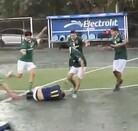 Jugadores de futbol amateur agredieron brutalmente a sus rivales en FutCenter Terranova en Guadalajara, presuntamente a raíz de haber perdido el partido.