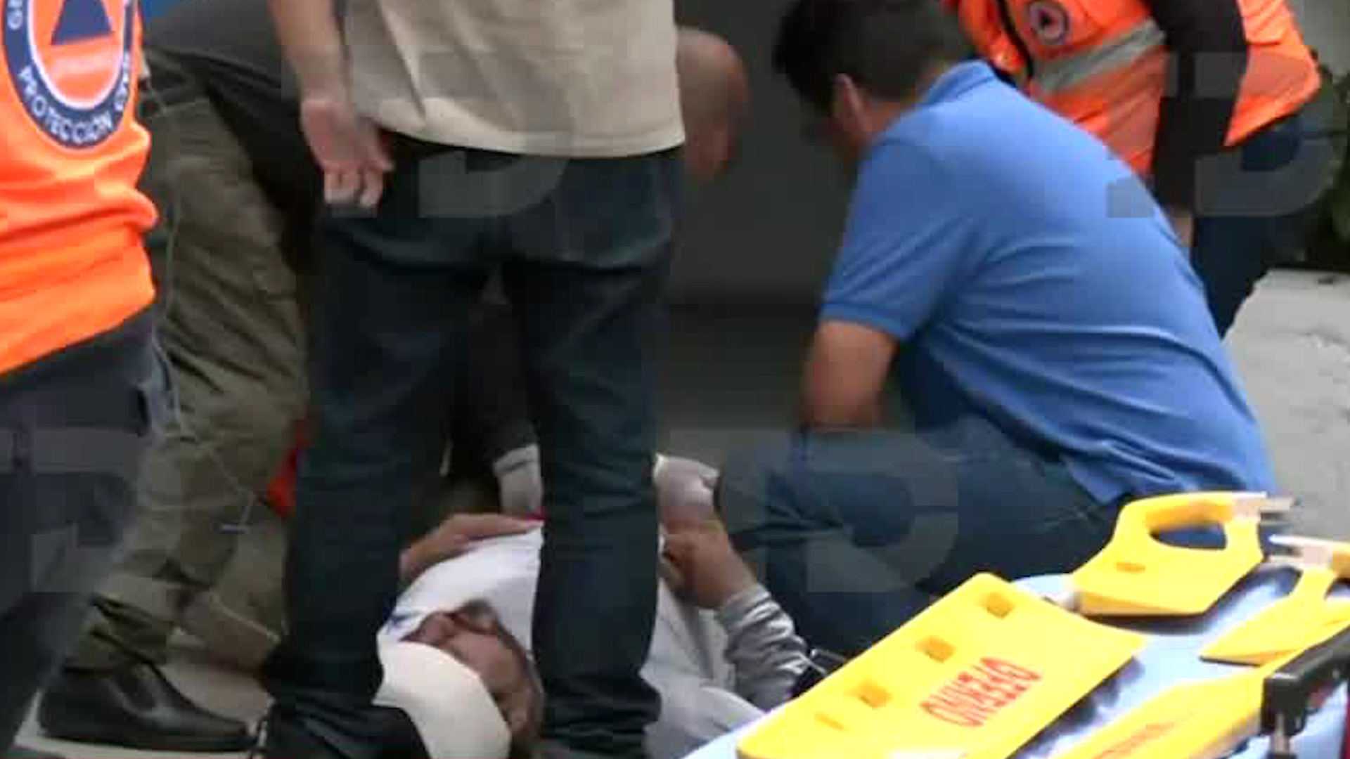 En la calle Azafrán, de la colonia Granjas México, el hombre fue canalizado para ser trasladado a un hospital.