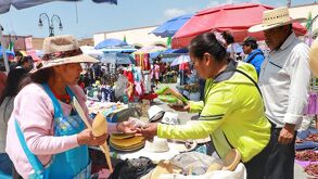 Vive la experiencia del trueque en la Feria de San Pedro Cholula 2025. Intercambia sin dinero ropa o productos por artesanías y alimentos.