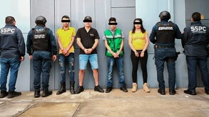 Detienen a 4 extorsionadores de transportistas en Hidalgo; operaban en la México-Tuxpan y cobraban en dólares.