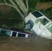 El desbordamiento de un río en Los Camichines, Cocula, dejó la muerte de un hombre de 80 años y múltiples daños en vehículos y viviendas.