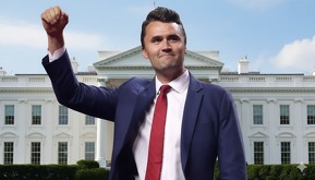 El activista conservador Charlie Kirk, cercano a Donald Trump, fue baleado durante un evento universitario en Utah.