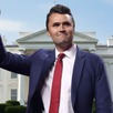 El activista conservador Charlie Kirk, cercano a Donald Trump, fue baleado durante un evento universitario en Utah.