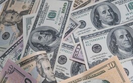 El valor del peso frente al dólar varía diariamente.
