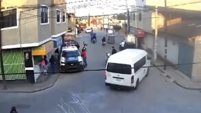 La mujer que fue arrollada por una patrulla de la policía municipal de Chimalhuacán se encuentra fuera de peligro.