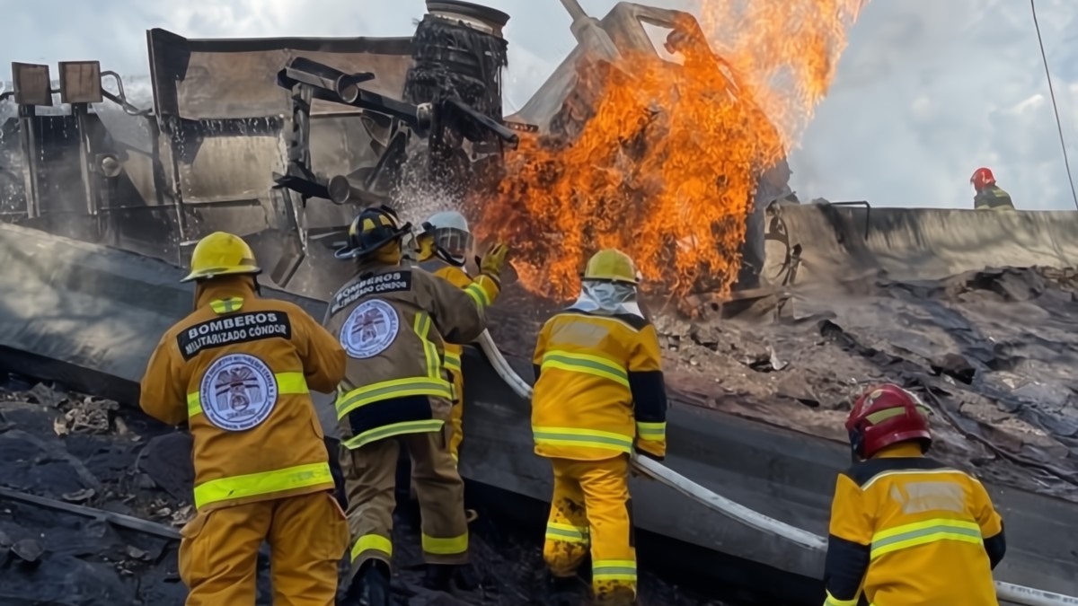 Policía salva a a bebé de explosión en Iztapalapa