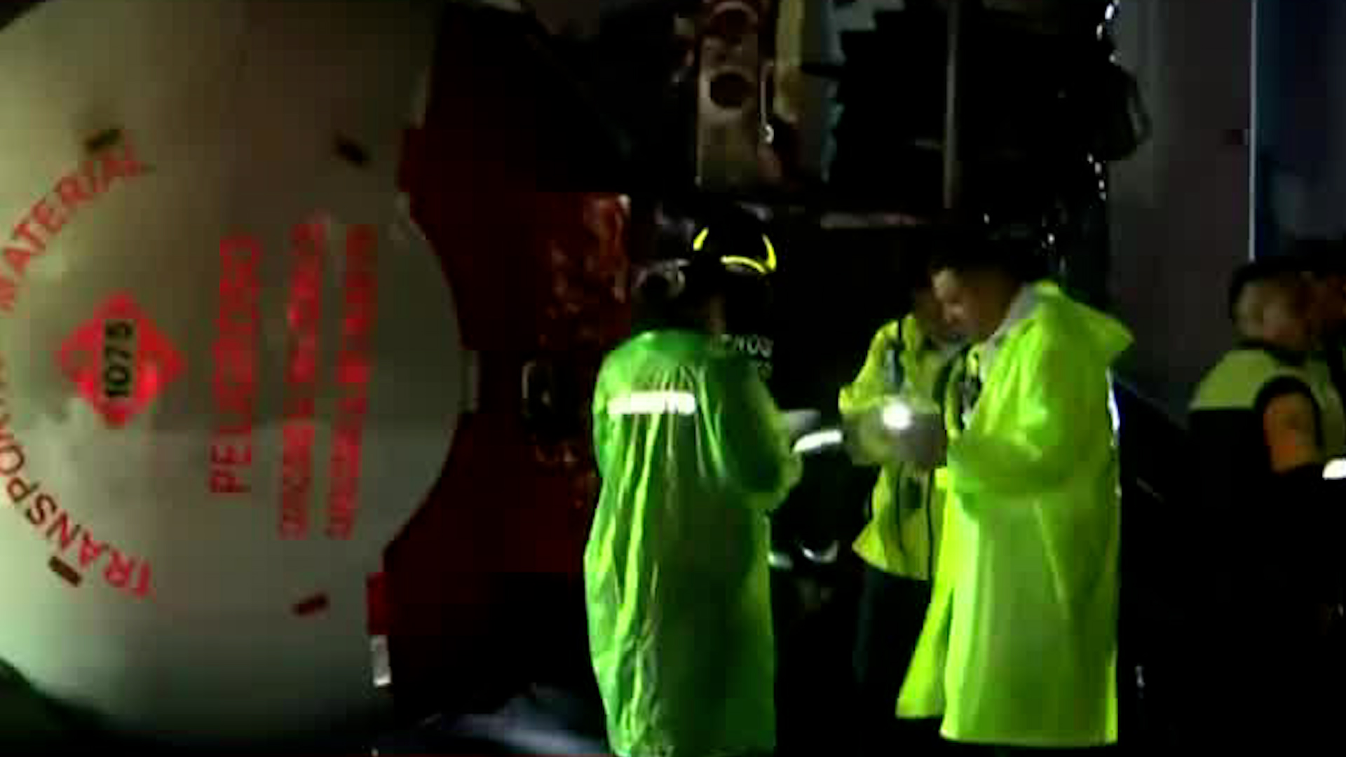 Concluyen labores de enfriamiento por parte de cuerpos de bomberos de diversas estaciones de la capital y el estado.
