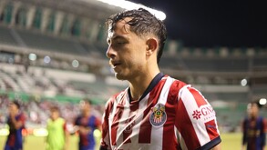 Alan Mozo se pierde el Clásico Nacional contra América por lesión en la rodilla y podría ser operado en los próximos días.