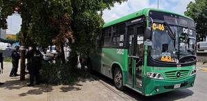 iño de 4 años viaja sin compañía en transporte público; policía lo resguarda