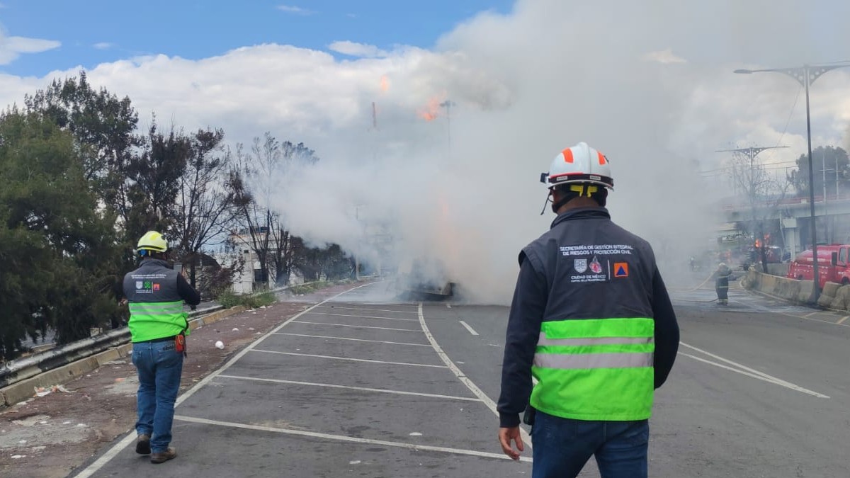Momento exacto de la explosión de una pipa en puente de la Concordia, Iztapalapa.