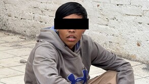 Después de someter al joven delincuente, elementos de la Policía Municipal de Saltillo acudieron al llamado deteniéndolo.