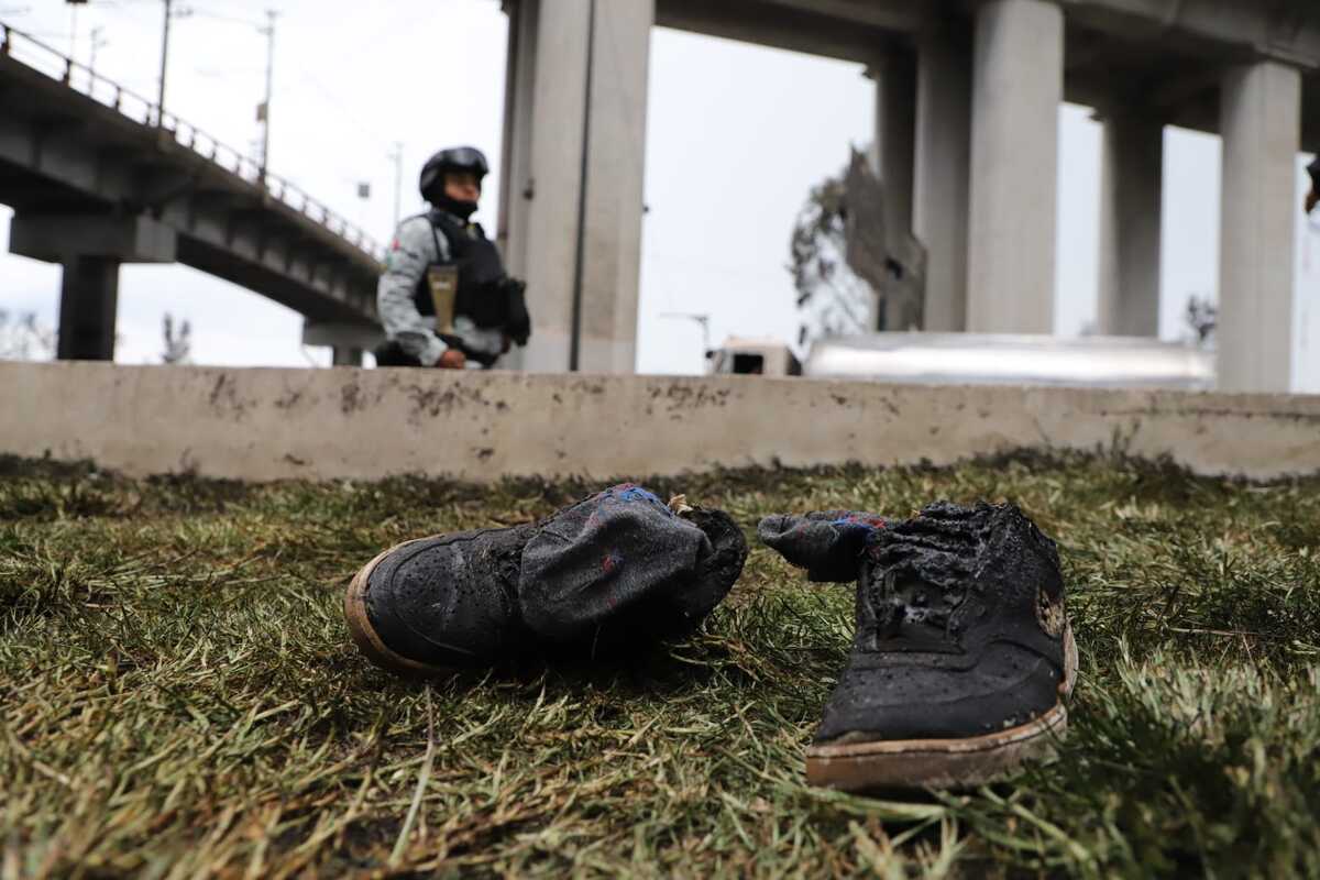 Incendio en Iztapalapa deja vehículos quemados tras la explosión de una pipa de gas LP
