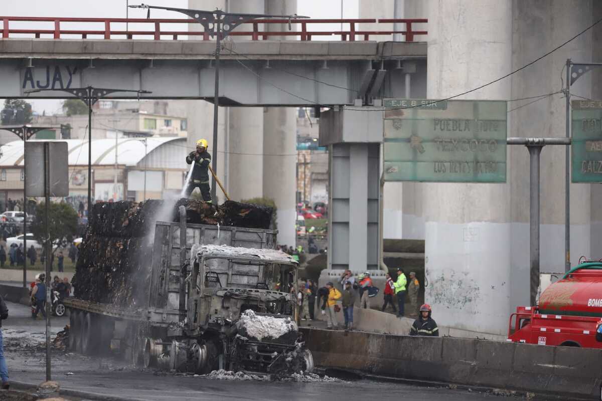 Autos quemados en explosión de pipa Iztapalapa