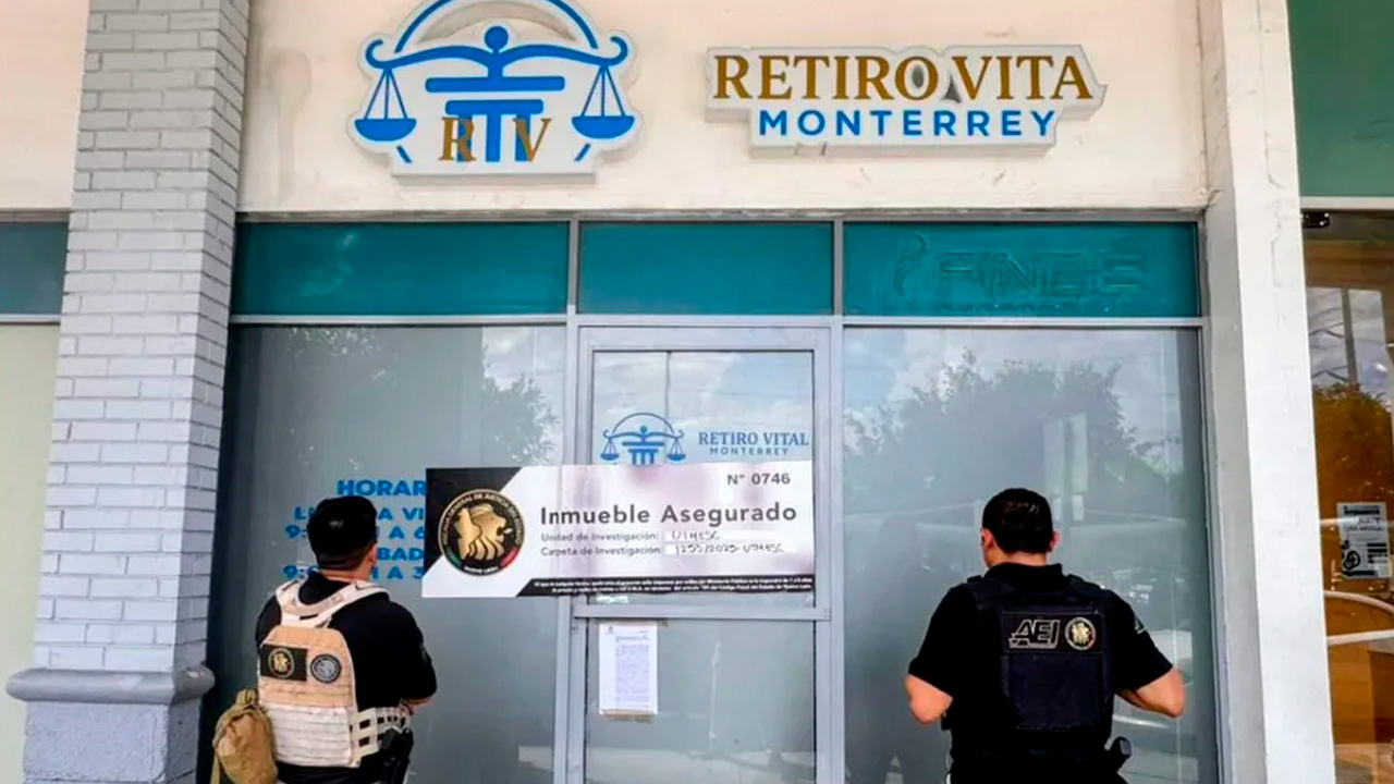 La Fiscalía de Nuevo León cateó un local comercial en Escobedo vinculado a fraude.