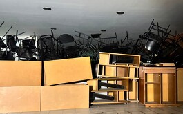 Edificio CUCSH UDG protesta