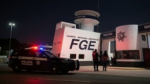 La Fiscalía General del Estado (FGE) de Michoacán cumplimentó la orden de aprehensión contra una madre acusada | Gemini IA
