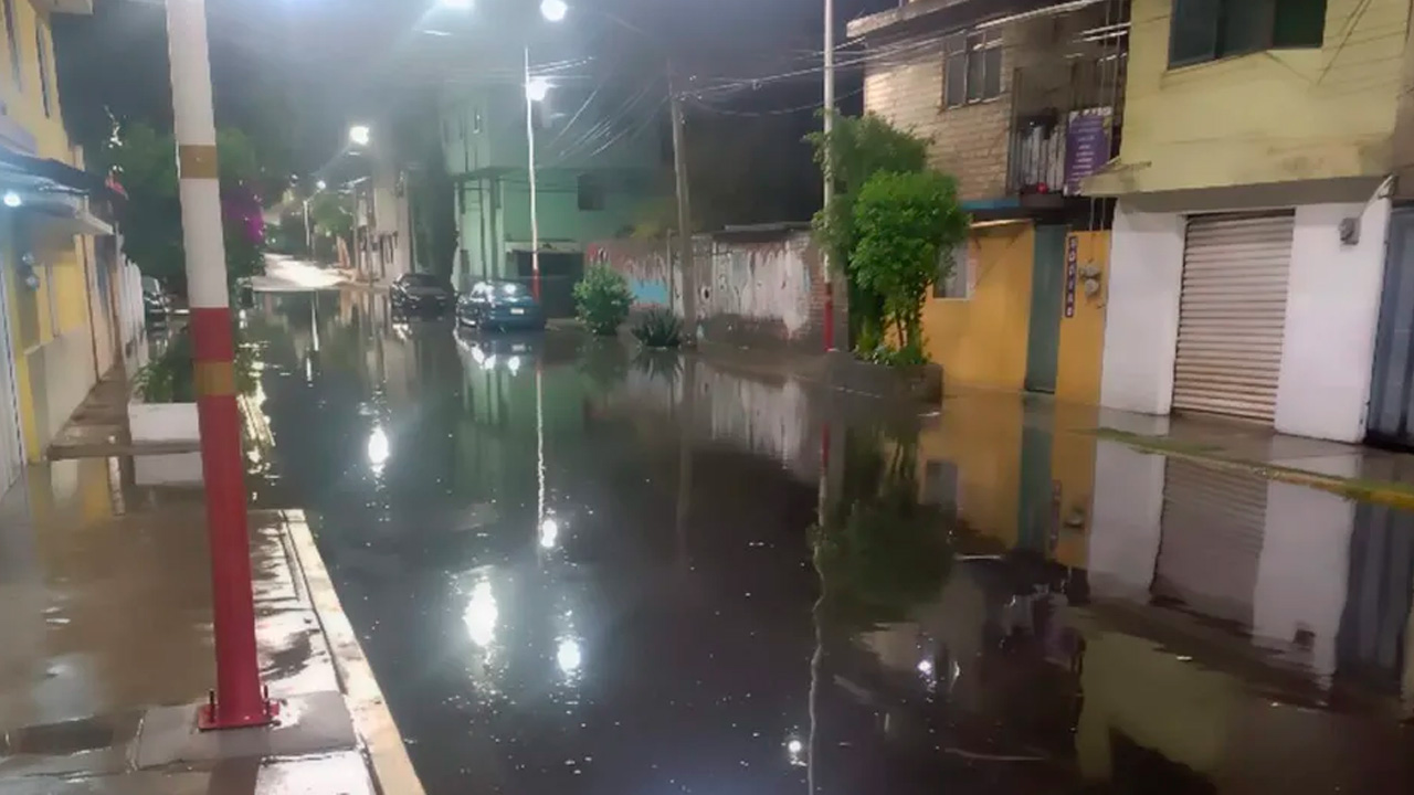 Las lluvias de este miércoles causaron encharcamientos e inundaciones en Tláhuac, Ciudad de México, donde 27 casas resultaron afectadas.