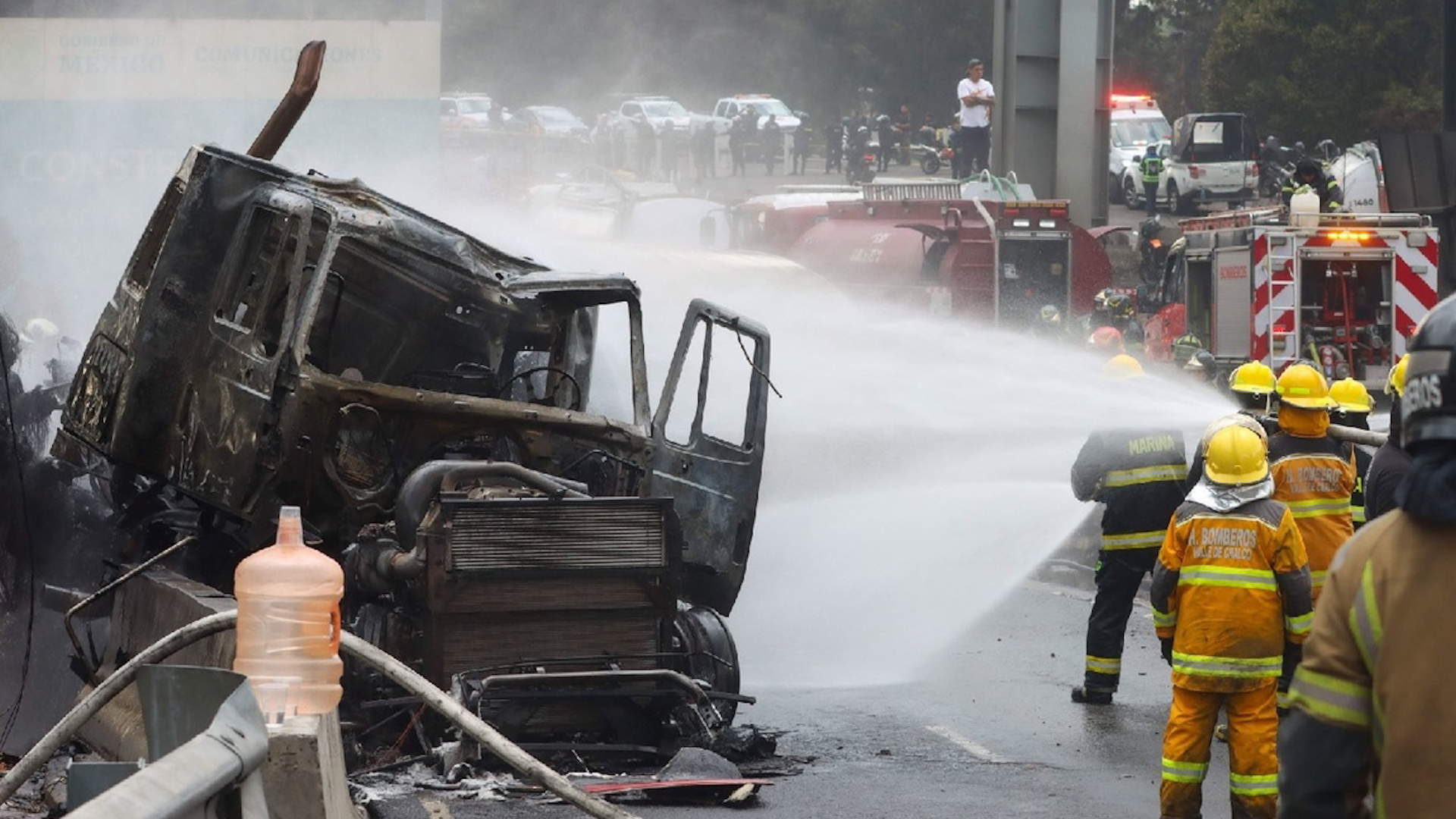 En la zona cero, se instaló un puesto de mando, donde los tres niveles del gobierno atendieron la emergencia.
