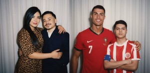 Una instrucción clara en inglés puede ayudarte a generar con IA una imagen donde apareces con una celebridad, simulando una fotografía real.
