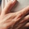 El hombre quedó inconsciente en el baño tras haberse golpeado en la cabeza. El hombre quedó inconsciente en el baño tras haberse golpeado en la cabeza.