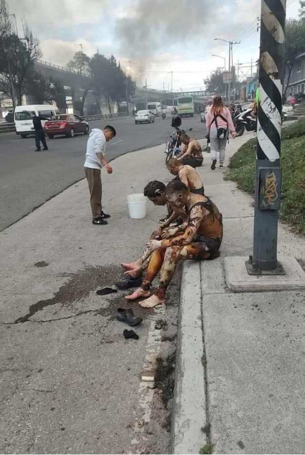 Kevin forma parte del centenar de víctimas que dejó la explosión en el puente La Concordia, siendo un audio la única manera en que pudo notificar la tragedia. Kevin forma parte del centenar de víctimas que dejó la explosión en el puente La Concordia, siendo un audio la única manera en que pudo notificar la tragedia.