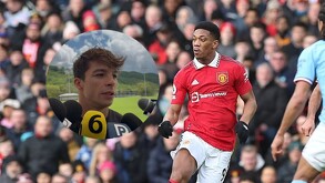 Anthony Martial en un partido con el Manchester United tras su paso con el club ingles.