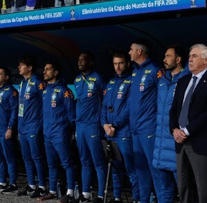Carlo Ancelotti, que asumió como seleccionador brasileño en mayo pasado, ha expresado su deseo de renovar su vínculo con la 'Canarinha' Carlo Ancelotti, que asumió como seleccionador brasileño en mayo pasado, ha expresado su deseo de renovar su vínculo con la 'Canarinha'