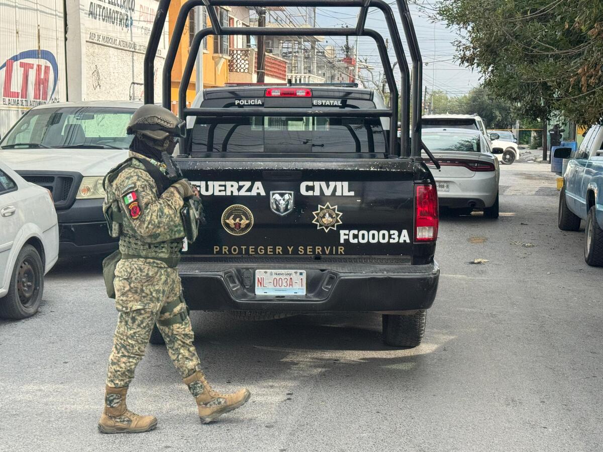 Elementos de la Agencia Estatal de Investigaciones detuvo a un hombre y aseguró dosis de droga durante un cateo en la colonia Obrerista de Monterrey.