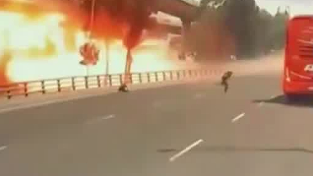 Un nuevo video salió a la luz del momento en el que el pasado miércoles 10 de septiembre una pipa de gas explotara en la alcaldía Iztapalapa, Ciudad de México. Un nuevo video salió a la luz del momento en el que el pasado miércoles 10 de septiembre una pipa de gas explotara en la alcaldía Iztapalapa, Ciudad de México.