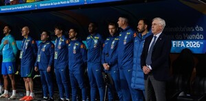 Carlo Ancelotti, que asumió como seleccionador brasileño en mayo pasado, ha expresado su deseo de renovar su vínculo con la 'Canarinha' Carlo Ancelotti, que asumió como seleccionador brasileño en mayo pasado, ha expresado su deseo de renovar su vínculo con la 'Canarinha'