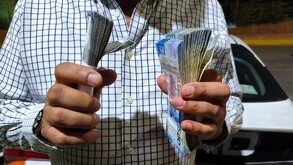 En un notable ejemplo de honestidad, un agente del Departamento de Tránsito y Vialidad de Torreón devolvió una suma de 200 mil pesos en efectivo a un conductor.