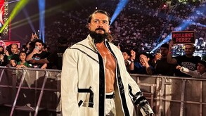 Andrade en Summerslam por los campeonatos en pareja.