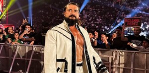 Andrade en Summerslam por los campeonatos en pareja.