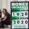 El peso mexicano diariamente tiene variaciones en su precio frente al dólar.