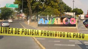 Este lunes 15 de septiembre, restos humanos y narcomensajes fueron abandonados en el Puente de Analco, en la ciudad de Puebla. Las autoridades ya investigan.
