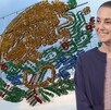 Claudia Sheinbaum compartió un video donde saluda y recibe al lábaro patrio y toca la campana desde el balcón presidencial.