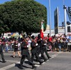 El desfile no solo es militar; se entrelaza con lo cívico, lo educativo y lo artístico con participación de escuelas, cuerpos de seguridad, y ciudadanoS.