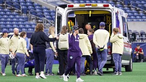 Savannah DeMelo fue trasladada al hospital luego de recibir atención médica oportuna en el terreno de juego; actualmente se encuentra estable.