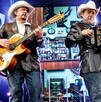 La presencia de Grupo Pesado garantiza una noche inigualable, colmada de música, baile y orgullo patrio.