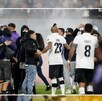 Los oficiales de la Conmebol aplicaron el protocolo para detener el partido.