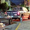 Una mujer fue encontrada muerta con múltiples heridas cerca del comedor de su casa en Guadalajara; Fiscalía investiga bajo protocolo de feminicidio.