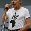 Freddie Mercury, un día antes de su muerte, emitió un comunicado oficial anunciando su enfermedad. Falleció al día siguiente en 1991, en Londres, a los 45 años.