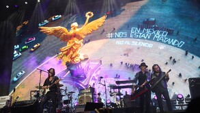Caifanes grito “¡viva México!”, recordando también a los feminicidios y a las madres buscadoras.