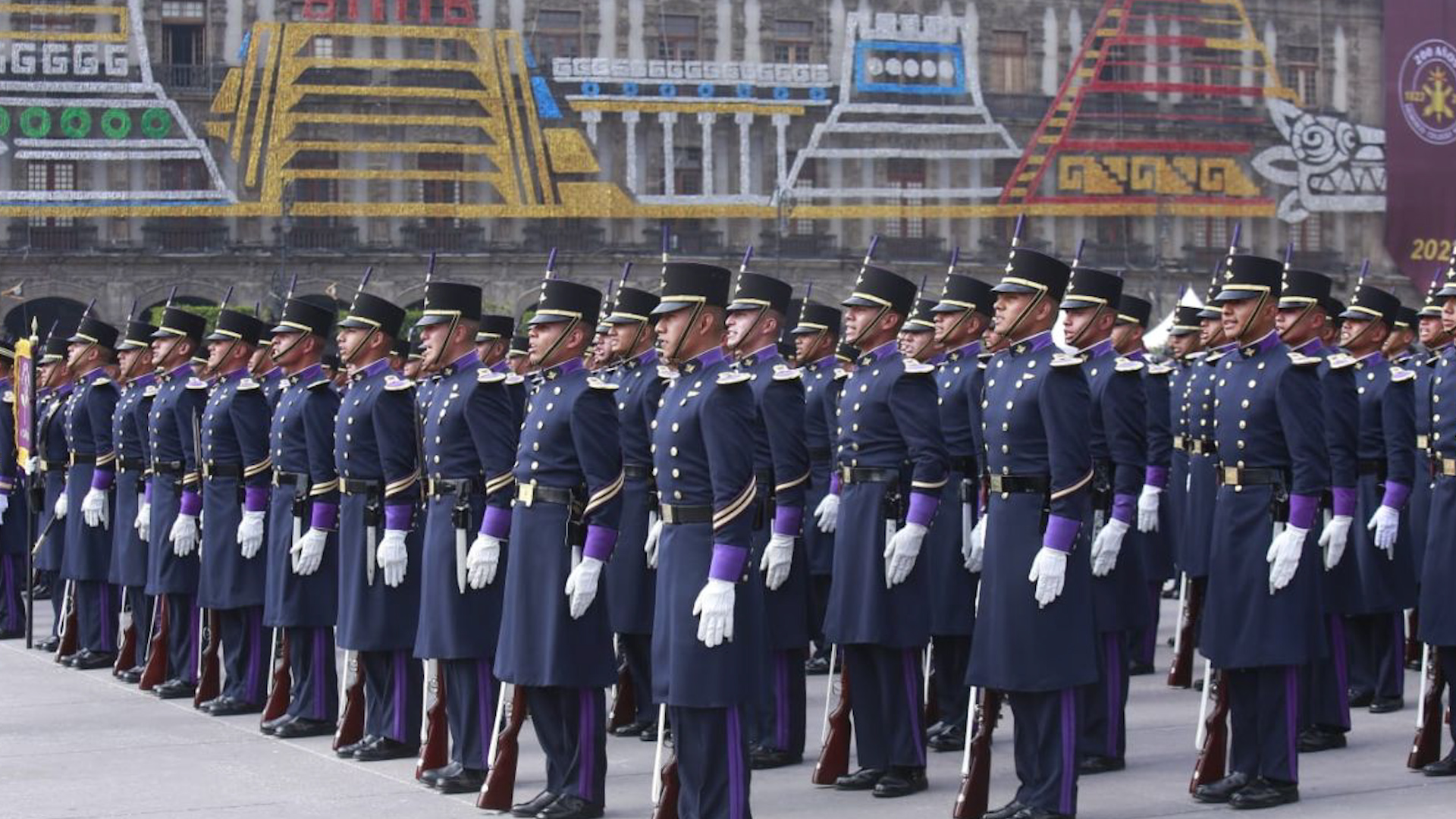 En el marco del Desfile Militar en la CdMx, jóvenes cadetes expresaron con emoción el orgullo de poder compartir este evento con sus seres queridos.