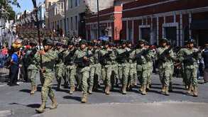 militares desfilando en puebla