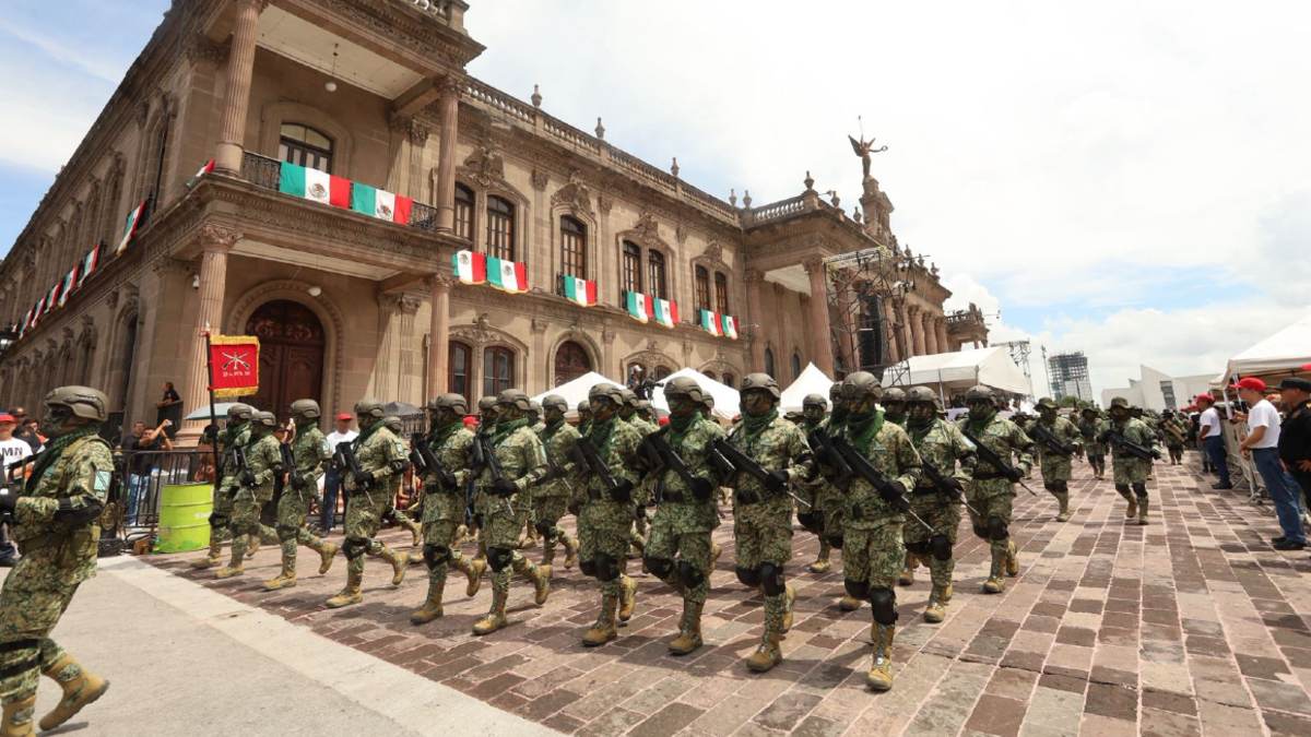 Desfile cívico-militar del 16 de septiembre en Monterrey