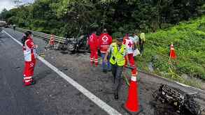 paramédicos en el lugar de un accidente