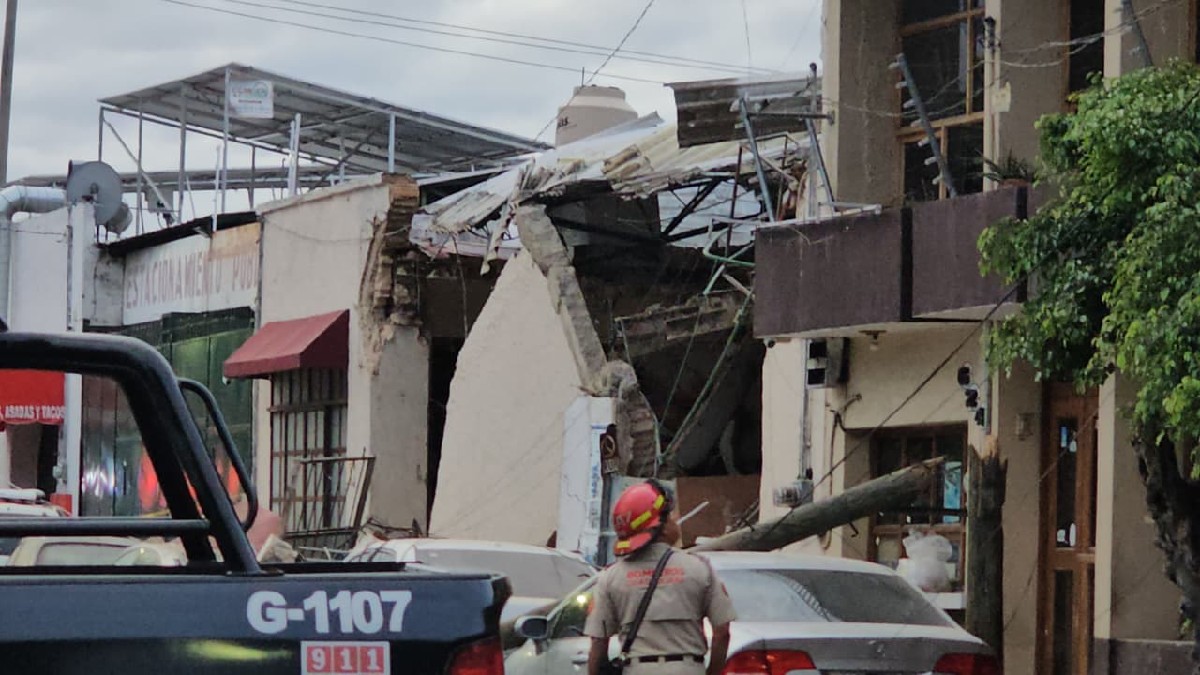 Un derrumbe parcial en un restaurante de Guadalajara dejó dos lesionados y daños materiales, generando alarma entre vecinos de La Perla.